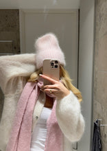 Load image into Gallery viewer, The thick alvii beanie - pink
